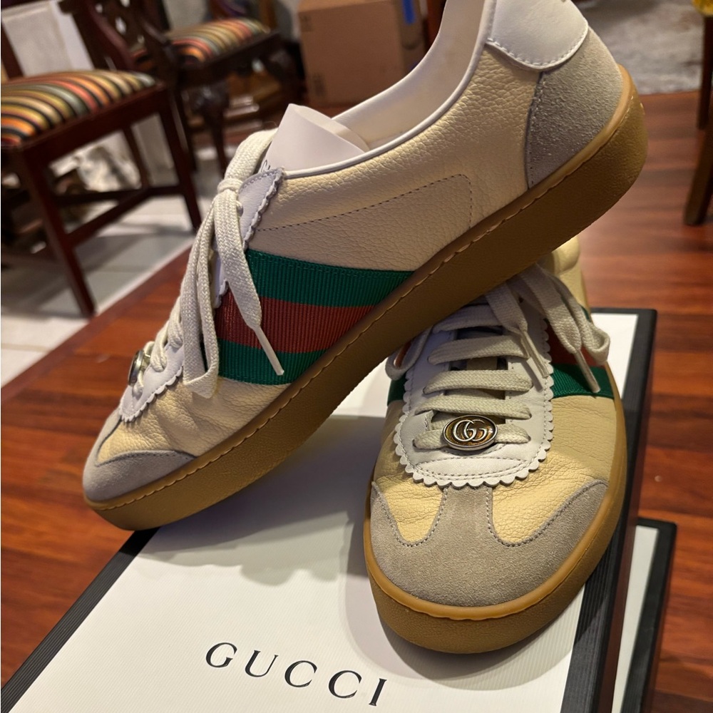 Gucci Cream and Green Sneakers with Signature Stripes